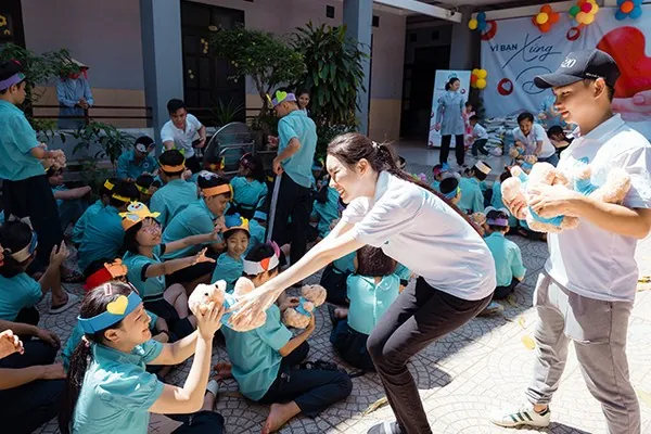 Sự kiện Halloween với bí ngô và kẹo